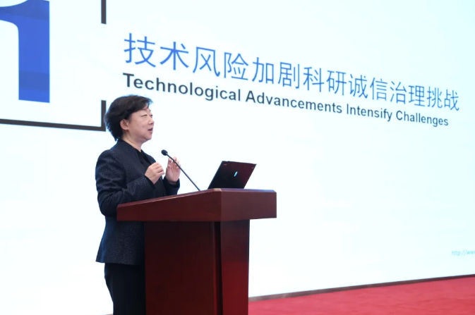 潘云涛研究员作主旨报告.png 潘云涛研究员作主旨报告.png